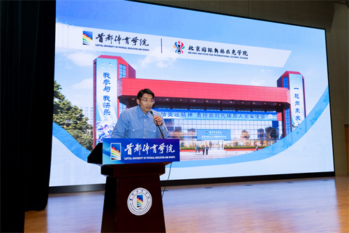 6-基地负责人李欣鑫介绍基地情况.jpg